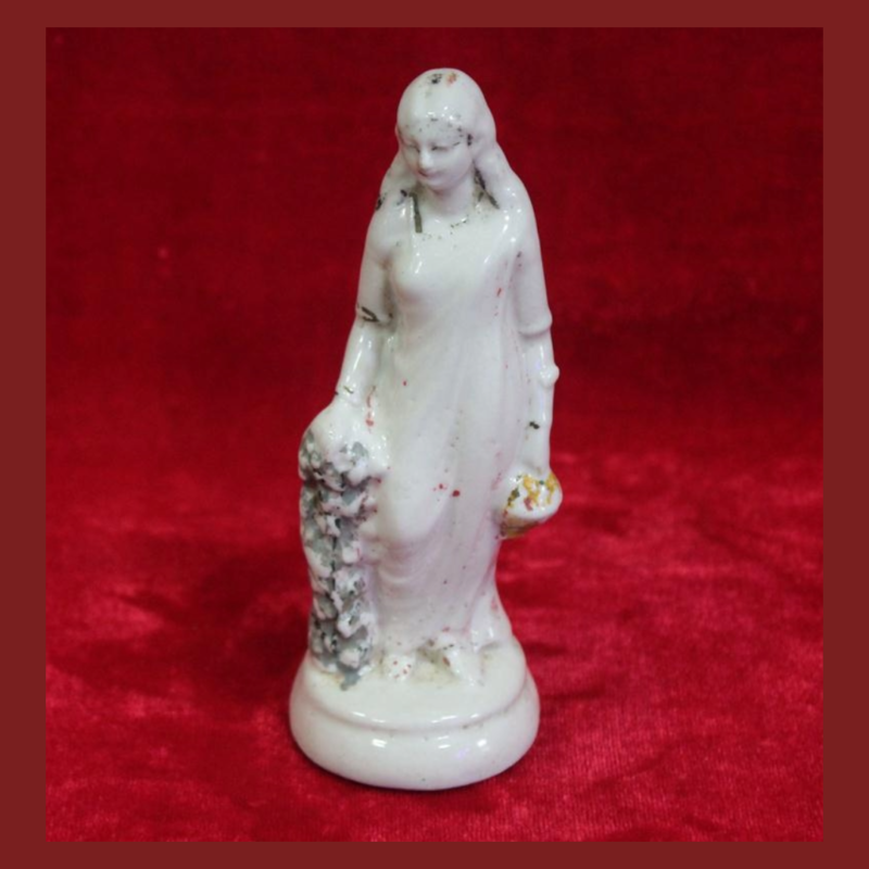 Vintage Ceramic Lady Figurine – Antique Collectible Display for Halloween Gifting