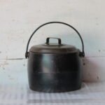 Old Vintage 4Quarts Cast Iron Pot Antique Home Decor Collectible Made in England
