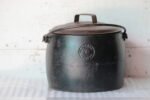 Old Vintage 7Quarts Cast Iron Pot Antique Home Decor Collectible Made in England