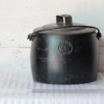 Old Vintage 7Quarts Cast Iron Pot Antique Home Decor Collectible Made in England