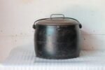 Old Vintage 2 and Half Gallons Cast Iron Pot Antique Decor Collectible Made in England - Image 2