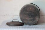Old Vintage 2 and Half Gallons Cast Iron Pot Antique Decor Collectible Made in England - Image 4