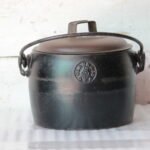 Old Vintage 6 Pints Cast Iron Pot Antique Home Decor Collectible Made in England