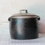 Old Vintage 5Quarts Cast Iron Pot Antique Home Decor Collectible Made in England