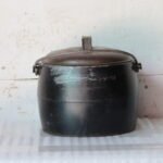 Old Vintage 5Quarts Cast Iron Pot Antique Home Decor Collectible Made in England