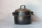 Old Vintage 4Quarts Cast Iron Pot Antique Home Decor Collectible Made in England