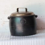 Old Vintage 7Quarts Cast Iron Pot Antique Home Decor Collectible Made in England