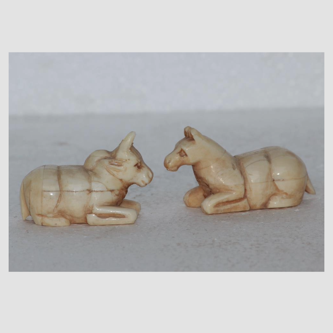 Untitled-2025-09-13T163322.098.png Vintage Skeleton Couple Figurine – Gothic Bone Pair Decor – Quirky Home Ornament – Unique Christmas Gift - Image 1