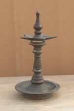 Exquisite 15-Inch Antique Kerala Brass Lamp Nilavilakku – Heavy Gauge (3.40 kg) - Image 3