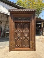 Luxurious 7.5 Feet Antique Indian Wooden Door – Intricately Carved South Indian Heritage Masterpiece - Image 10