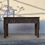 Wooden Traditional Console Table - A Magnificent Entryway Table